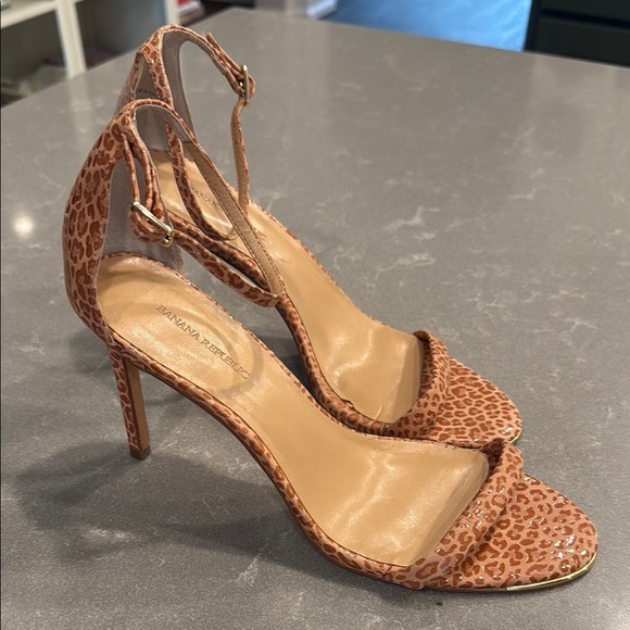 Banana Republic Tan Brown Stiletto Heels - Picture 1 of 9